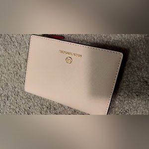 ‼️NEW ITEM REDUCED $35‼️ NWT CORAL MK BIFOLD WALLET